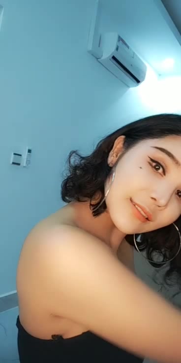 骚气网红脸妹子第二部逼逼抽烟自慰 性感情趣装道具猛插菊花呻吟娇喘 很是诱惑喜欢不要错过