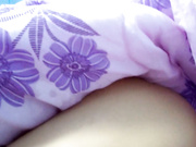 神人混进女生宿舍偷拍午休的三个大学妹 竟然有个为了凉快裸逼睡的