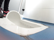 【全網首發】【廁拍小酌】某職業高中熊孩子淘寶買偷拍設備女廁偷拍同學尿尿，還假惺惺在外面和女同學嘮嗑拍臉 原版高清