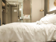 约炮清纯甜美少女娇小身材修长美腿骑乘后入