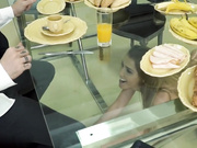 性感女神和小鲜肉约会吃饭被他操了屁眼