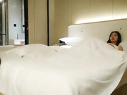 外表文静美女操逼舌吻摸穴骑乘屌太长很顶