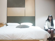 JK装短裙黑丝极品女神跪地深喉怼着大屁股操