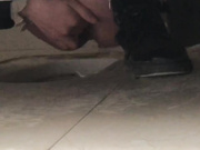 公司厕所偷拍骚逼自慰