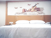 黄先生约白衣妹子口交舔逼骑乘抽插猛操呻吟娇喘