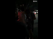 最新门事件7月7日成都九眼桥兰桂坊老外河边野战中国女子野战被拍