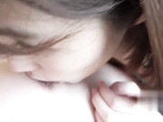 那位出卖处女之身的美女睽违约一年回来了！口爆中出二连发