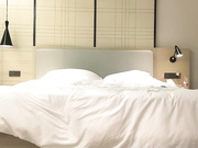 小宝寻花极品高颜值苗条妹子啪啪舌吻摸奶调情骑乘