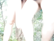 姐妹花找帅哥小树林3P打野战轮着操