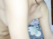 虎牙小妹皮肤白皙逼毛没几根道具抽插骚穴