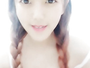 萌妹子清纯女孩穿着连体漏奶网袜振动棒抽插