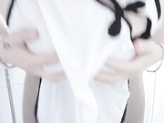 丝袜白领厕所自慰