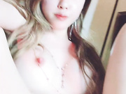 宝宝手指掰穴大白虎好干净真想舔逼