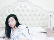 海归风骚少妇发骚揉奶玩逼听狼友指挥撅着屁股求草