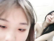 年轻小妹淫乱房间让小哥们各种抽插爆草浪叫呻吟