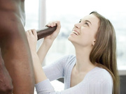 塔利·多瓦斯的男朋友让她尝尝大黑鸡的滋味