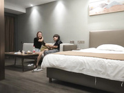 日久深情小伙酒店操外围齐逼短裤美腿吸吮舔屌