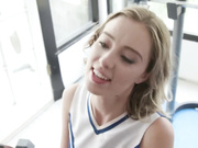 青少年啦啦队队长海莉·里德提供特别训练高潮