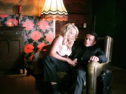 激烈的性爱与丰满的黑丝荡妇